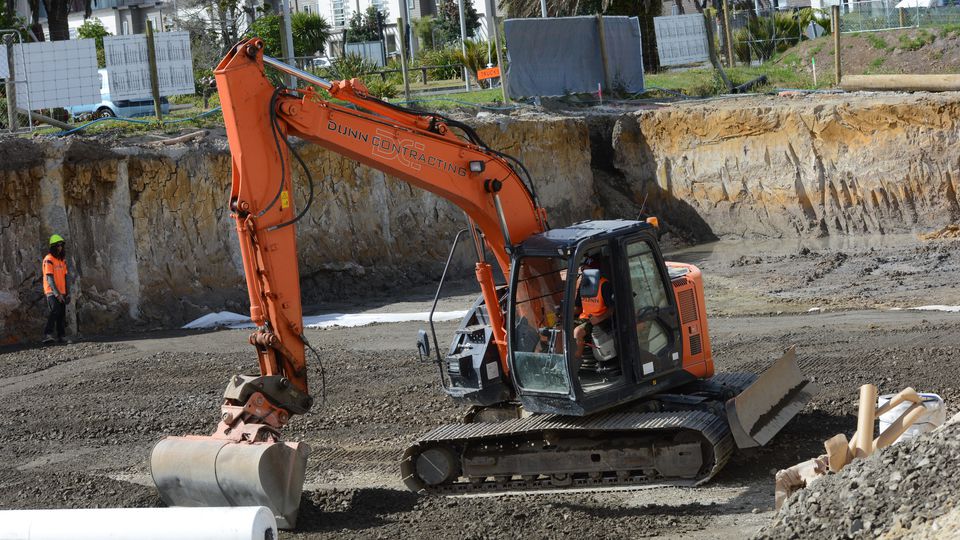 Machinery Hire: 13 Tonne Zero Swing Excavators